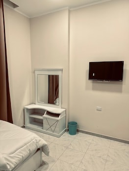 cairo crown hotel