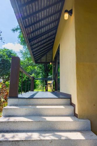 elephant camp maerim