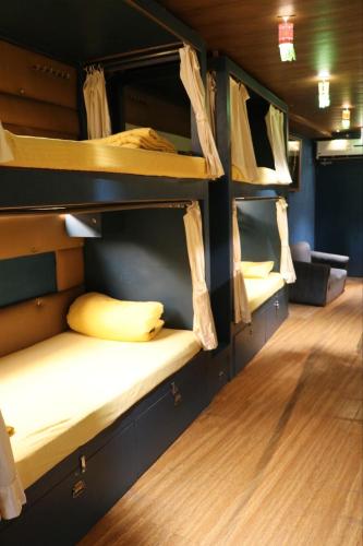 Sinhassan Dormitory Hostel,,2 star