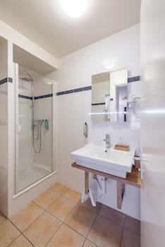 Hotel Rousseau Plus,,3 star