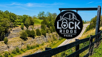 Lockridge Park,,3 star