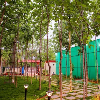 tectona treetop mansion