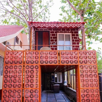 tectona treetop mansion