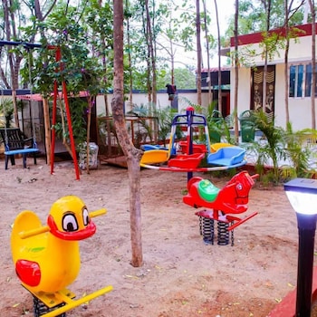 tectona treetop mansion