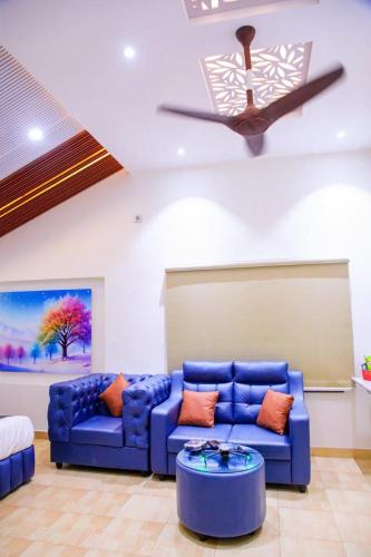 Tectona Treetop Mansion,,3 star