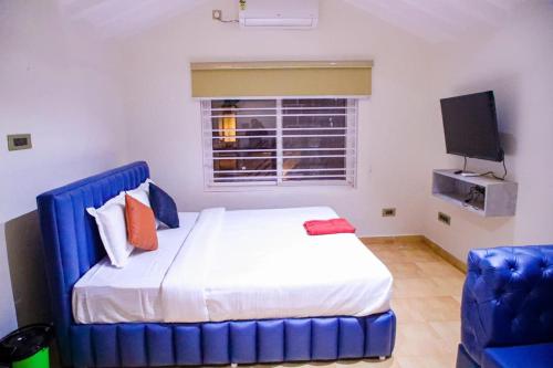 tectona treetop mansion