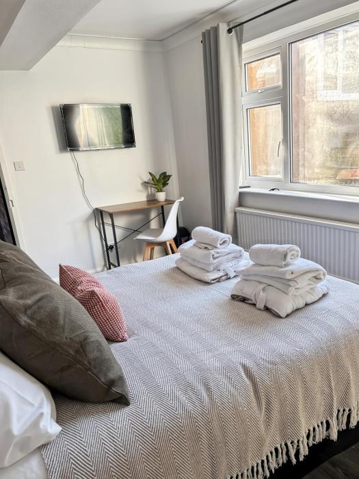 charming retreat with hot tub and sauna sleeps 4