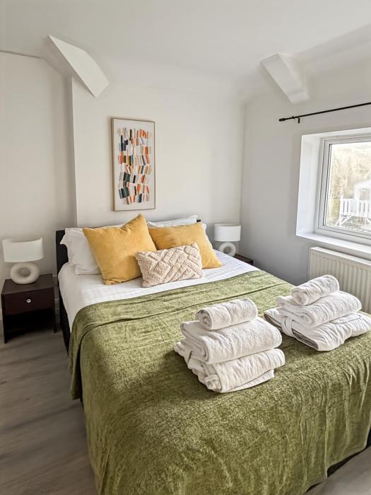 charming retreat with hot tub and sauna sleeps 4