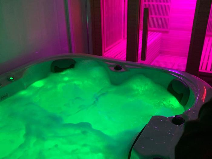 charming retreat with hot tub and sauna sleeps 4