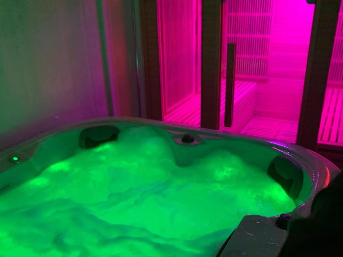 charming retreat with hot tub and sauna sleeps 4