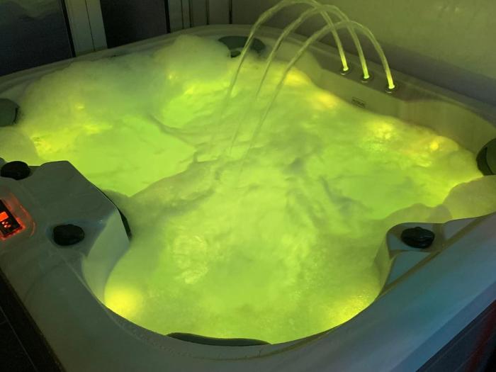 charming retreat with hot tub and sauna sleeps 4
