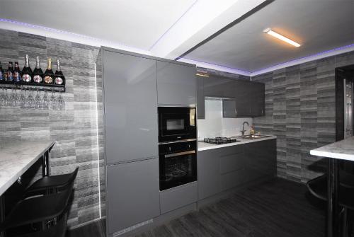 charming retreat with hot tub and sauna sleeps 4