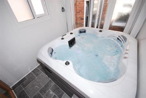 charming retreat with hot tub and sauna sleeps 4