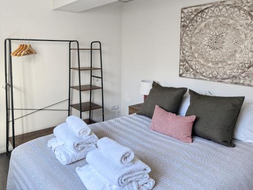 charming retreat with hot tub and sauna sleeps 4