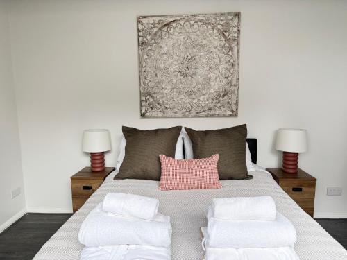 charming retreat with hot tub and sauna sleeps 4