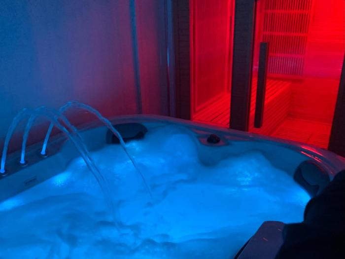 family holiday home with hot tub and sauna sleeps 8