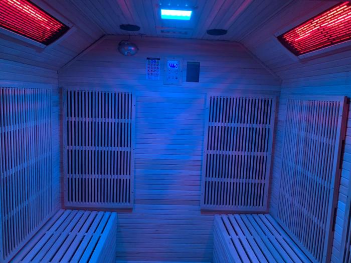 family holiday home with hot tub and sauna sleeps 8