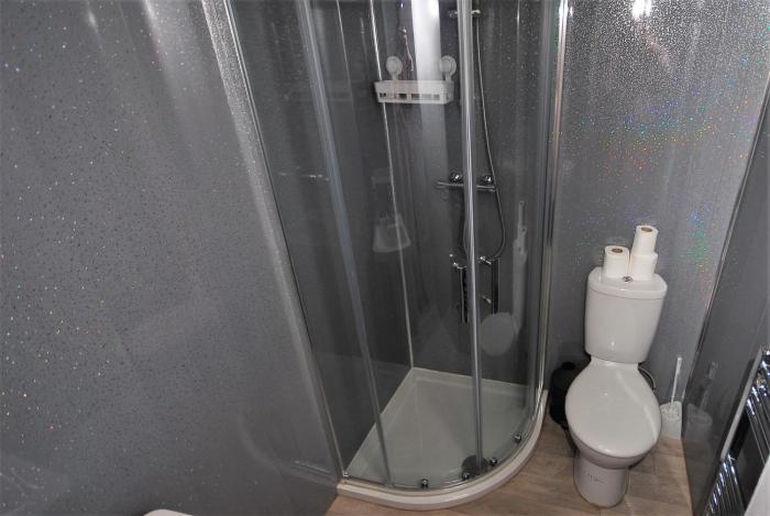 family holiday home with hot tub and sauna sleeps 8