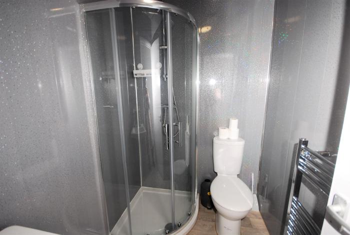 family holiday home with hot tub and sauna sleeps 8