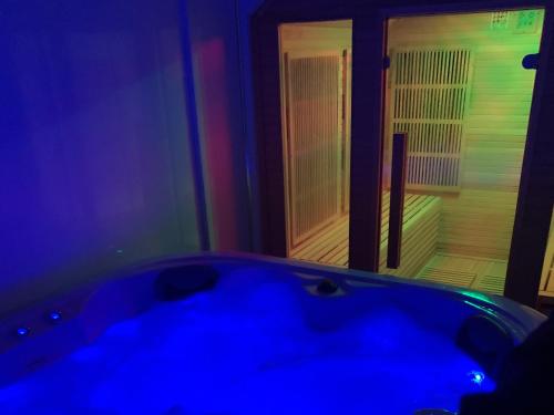 family holiday home with hot tub and sauna sleeps 8