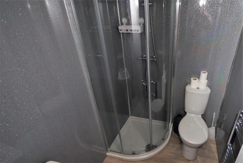 family holiday home with hot tub and sauna sleeps 8