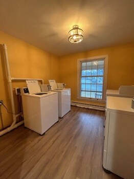 210 Main St,,3 star