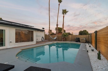 Kalani Oasis Paradise With Pool,441 E Morrow Dr,3 star
