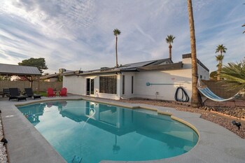 Kalani Oasis Paradise With Pool,441 E Morrow Dr,3 star