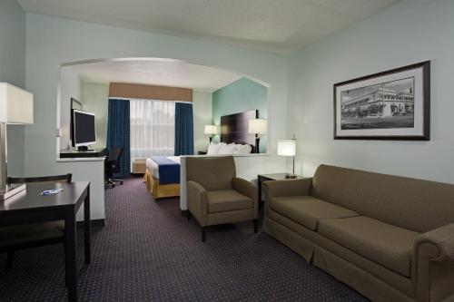 holiday inn express suites plant city by ihg