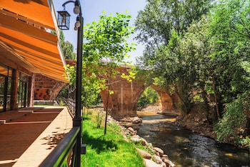 red bridge yerevan