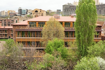red bridge yerevan