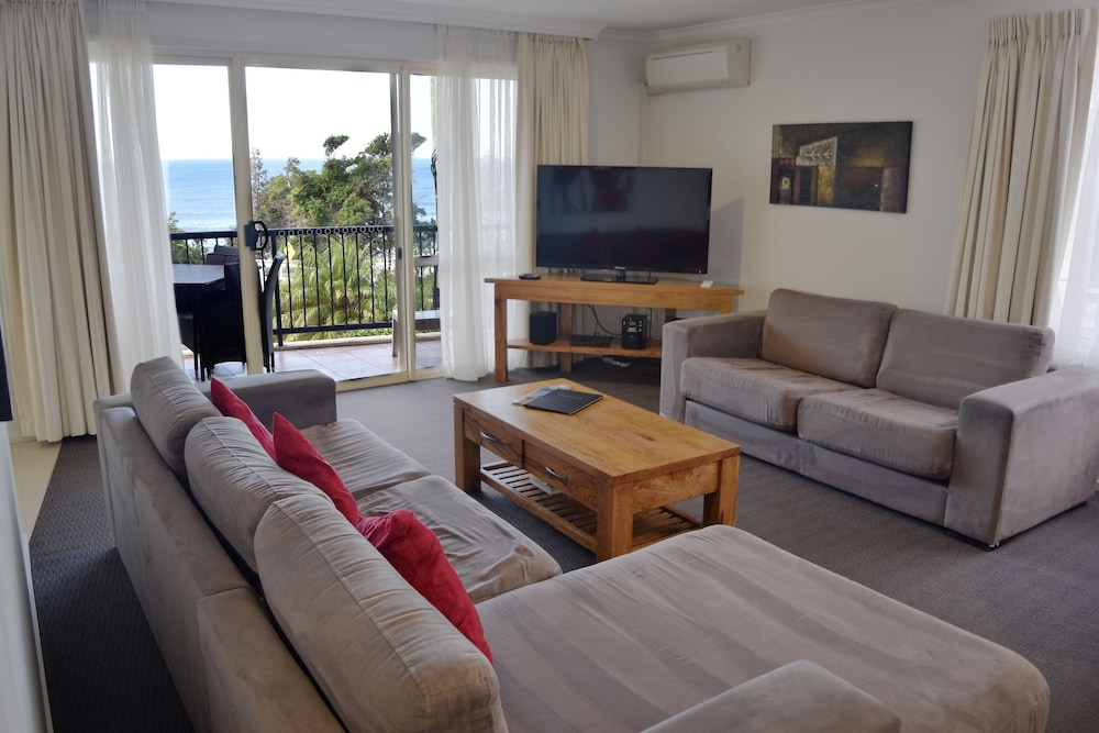 beachside holiday apartments