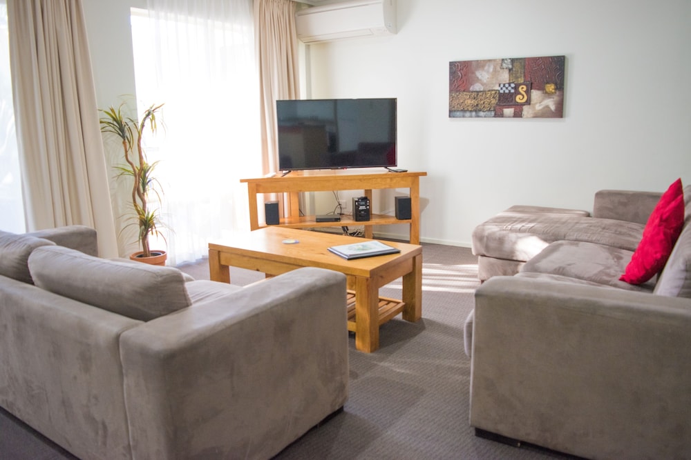 beachside holiday apartments
