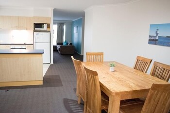 beachside holiday apartments