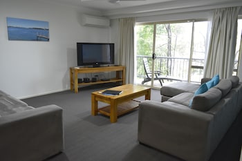 beachside holiday apartments