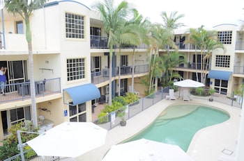 beachside holiday apartments