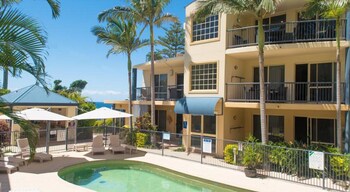 beachside holiday apartments