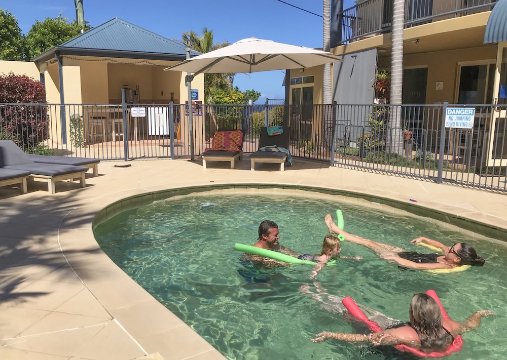 beachside holiday apartments