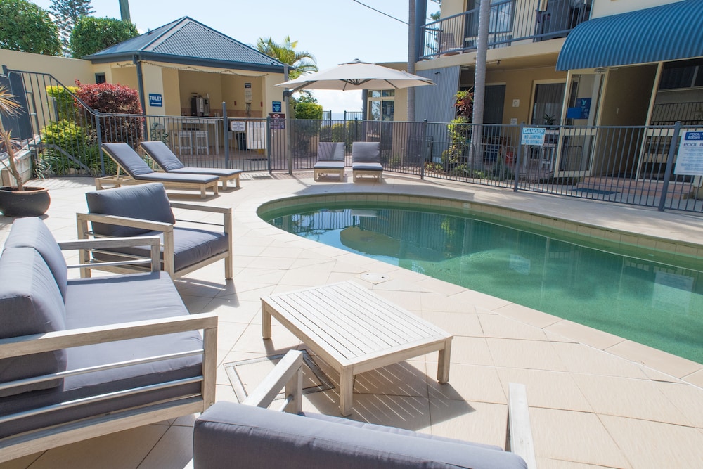 beachside holiday apartments