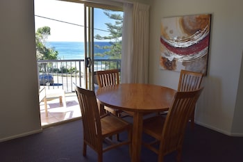 beachside holiday apartments