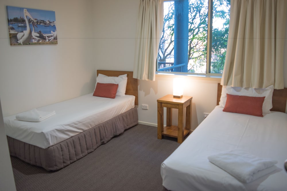 beachside holiday apartments