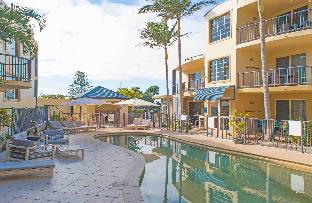 beachside holiday apartments