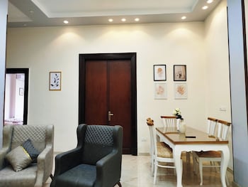 Royal Central Home In Cairo,25 Al Bustan St,5 star