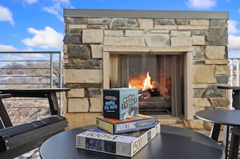 mountain view home w king beds and rooftop deck