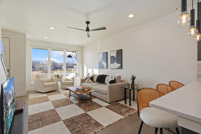 mountain view home w king beds and rooftop deck