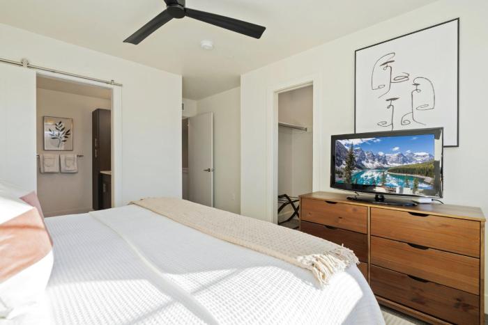 mountain view home w king beds and rooftop deck