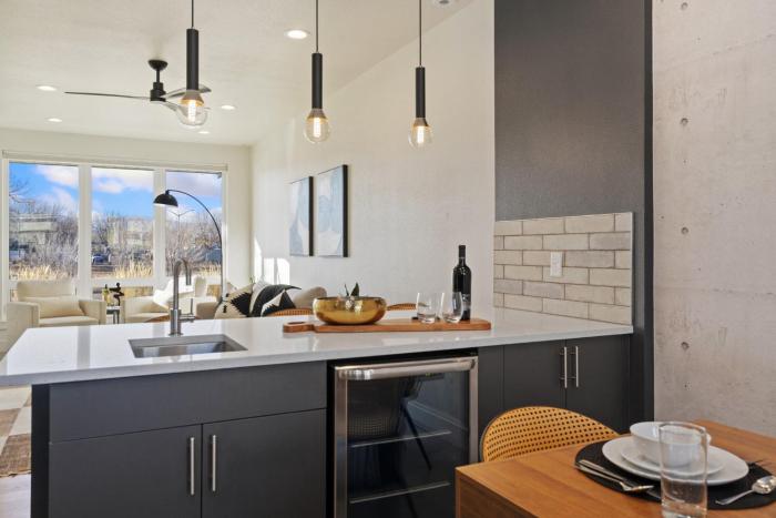 mountain view home w king beds and rooftop deck
