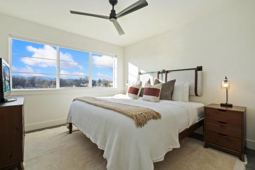 mountain view home w king beds and rooftop deck