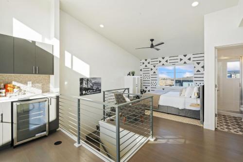 mountain view home w king beds and rooftop deck