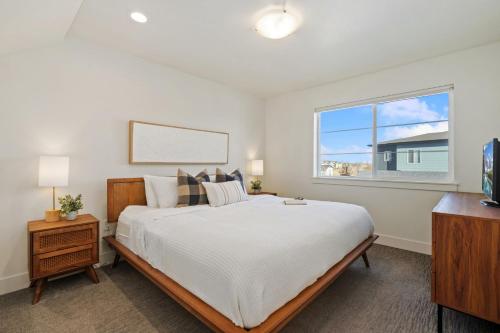 mountain view home w king beds and rooftop deck